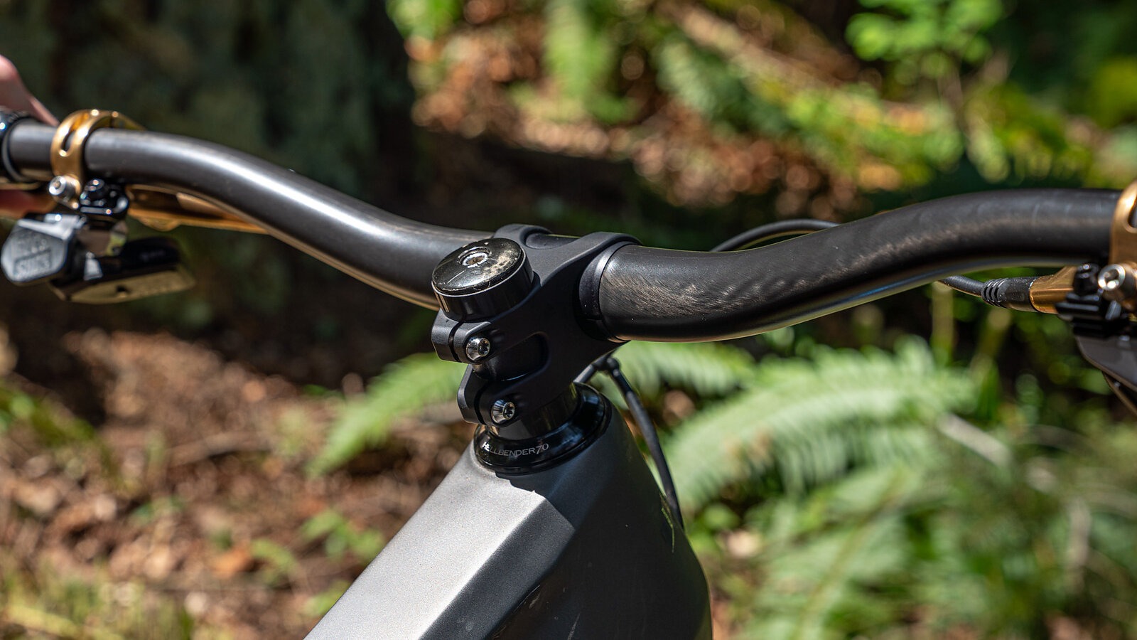 Cockpit Review | We Are One Da Bar and Stem | Freehub Magazine